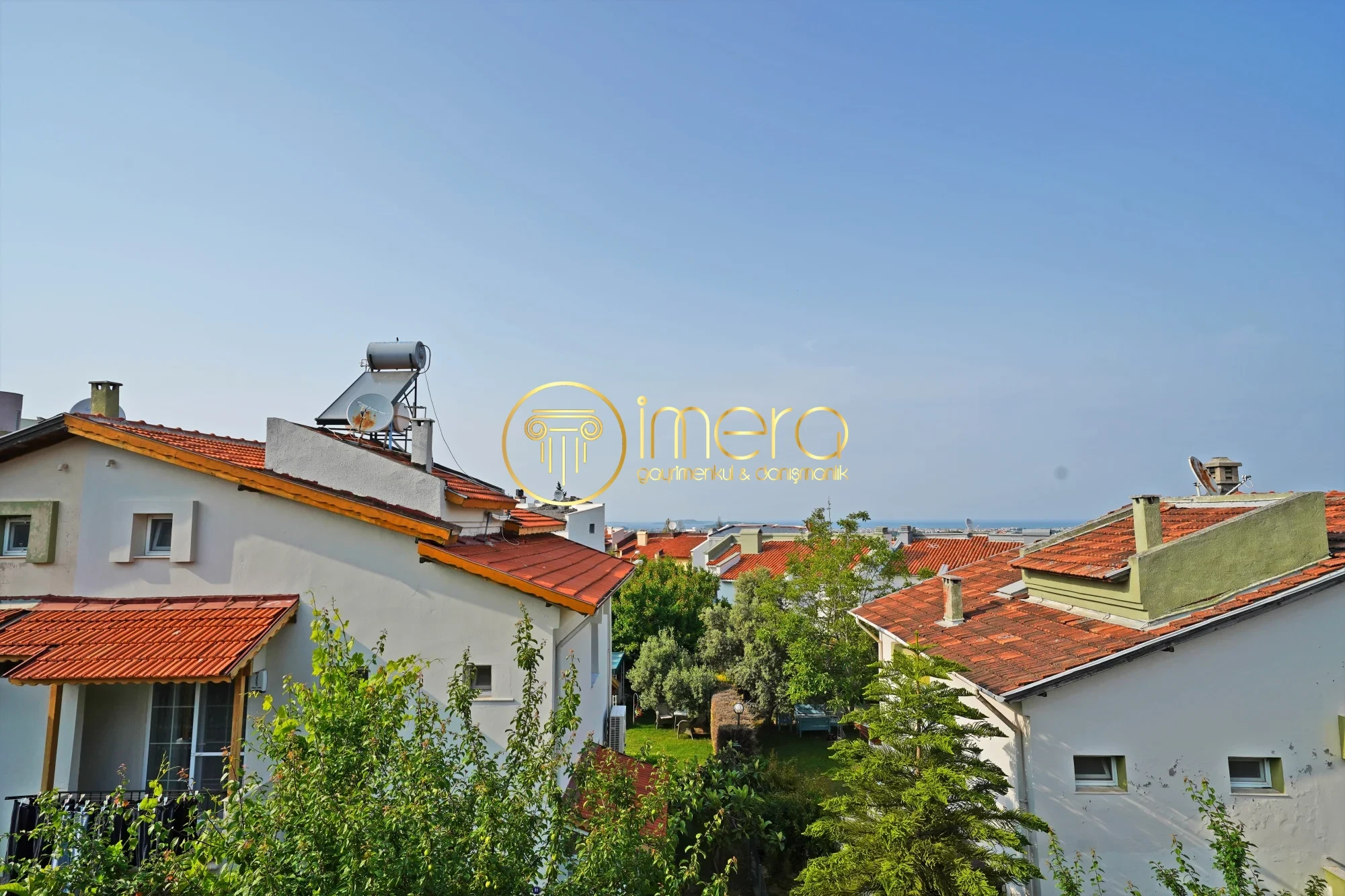 URLA MERKEZ BİN KONUTLAR BÖLGESİ OTOBANA 1 DK. 4+1 VİLLA
